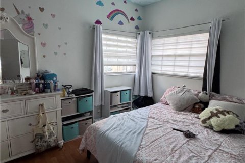 Townhouse in Hialeah, Florida 3 bedrooms, 136.94 sq.m. № 1949999 - photo 12