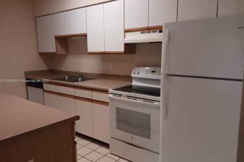 Copropriété à vendre à Pompano Beach, Floride: 1 chambre, 58.81 m2 № 2012407 - photo 4