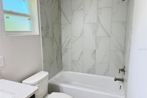 House in Ocala, Florida 4 bedrooms, 167.6 sq.m. № 2100995 - photo 17