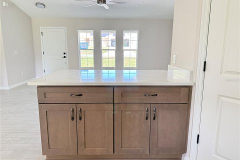 House in Ocala, Florida 4 bedrooms, 167.6 sq.m. № 2100995 - photo 3
