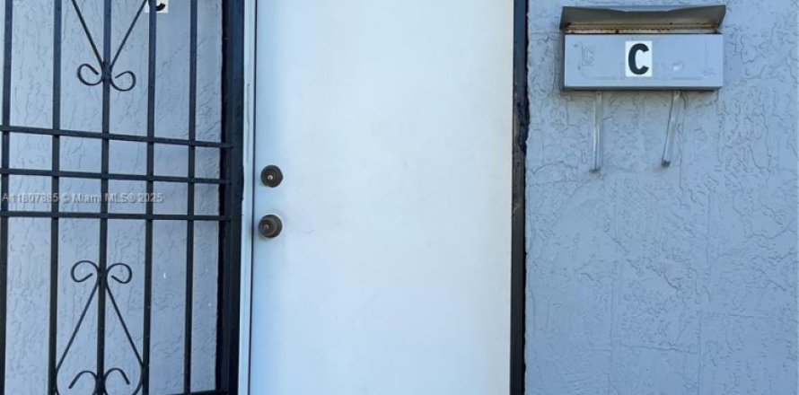 Casa en Miami, Florida 1 dormitorio, 184.97 m2 № 1869991
