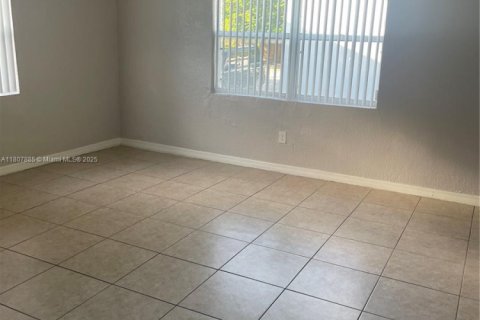 Casa en alquiler en Miami, Florida, 1 dormitorio, 184.97 m2 № 1869991 - foto 8