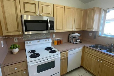 Copropriété à louer à Hialeah, Floride: 3 chambres, 125.42 m2 № 2384812 - photo 6