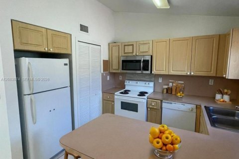 Copropriété à louer à Hialeah, Floride: 3 chambres, 125.42 m2 № 2384812 - photo 7