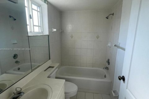 Copropriété à louer à Hialeah, Floride: 3 chambres, 125.42 m2 № 2384812 - photo 9