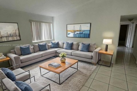 Copropriété à louer à Hialeah, Floride: 3 chambres, 125.42 m2 № 2384812 - photo 4