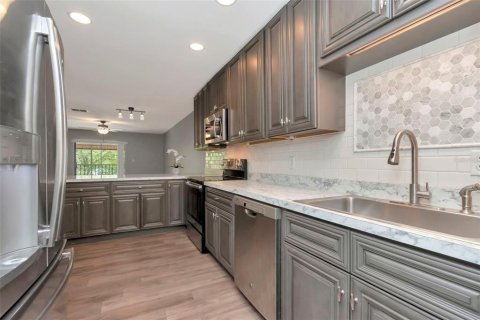 Condo in Palm Harbor, Florida, 2 bedrooms  № 1687118 - photo 8