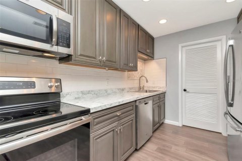Condo in Palm Harbor, Florida, 2 bedrooms  № 1687118 - photo 6