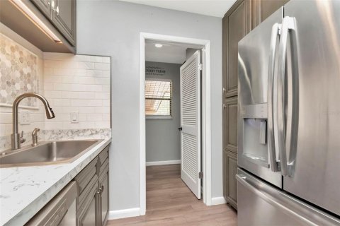 Condo in Palm Harbor, Florida, 2 bedrooms  № 1687118 - photo 7