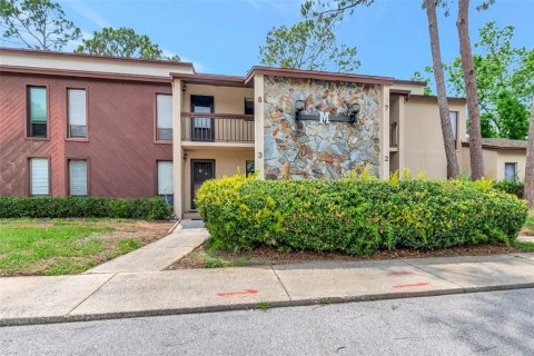 Condo in Palm Harbor, Florida, 2 bedrooms  № 1687118 - photo 1