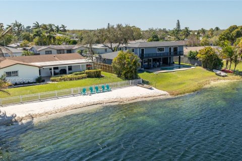 House in Cutler Bay, Florida 3 bedrooms, 154.22 sq.m. № 2032843 - photo 17