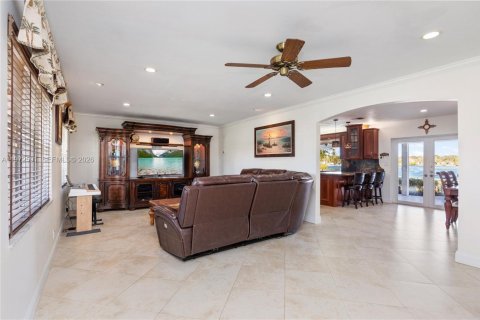 House in Cutler Bay, Florida 3 bedrooms, 154.22 sq.m. № 2032843 - photo 9