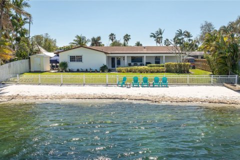 House in Cutler Bay, Florida 3 bedrooms, 154.22 sq.m. № 2032843