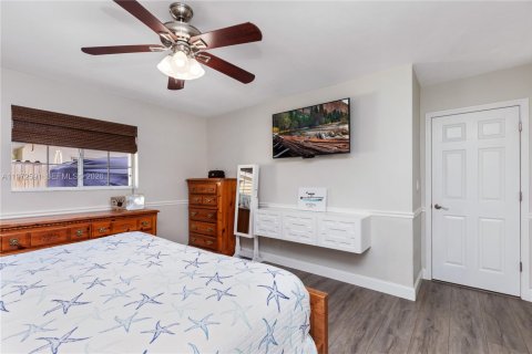 House in Cutler Bay, Florida 3 bedrooms, 154.22 sq.m. № 2032843 - photo 27