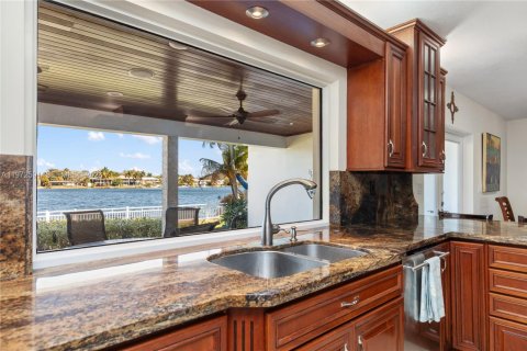 House in Cutler Bay, Florida 3 bedrooms, 154.22 sq.m. № 2032843 - photo 3