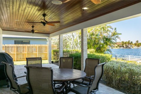 House in Cutler Bay, Florida 3 bedrooms, 154.22 sq.m. № 2032843 - photo 16