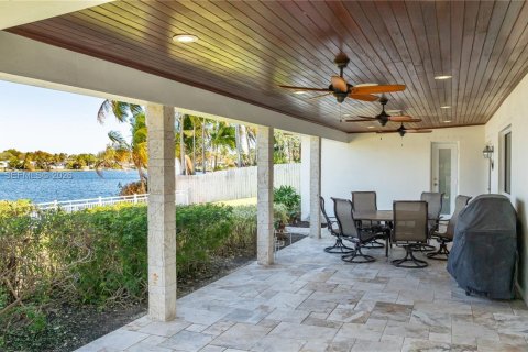 House in Cutler Bay, Florida 3 bedrooms, 154.22 sq.m. № 2032843 - photo 13