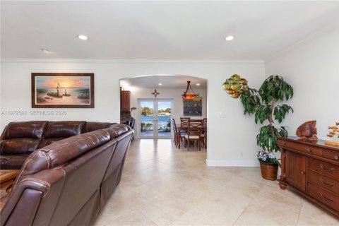 House in Cutler Bay, Florida 3 bedrooms, 154.22 sq.m. № 2032843 - photo 8