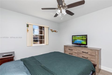 House in Cutler Bay, Florida 3 bedrooms, 154.22 sq.m. № 2032843 - photo 30