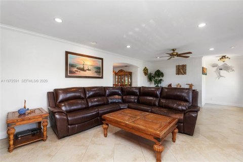 House in Cutler Bay, Florida 3 bedrooms, 154.22 sq.m. № 2032843 - photo 12