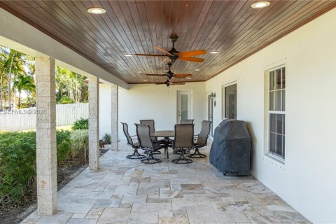 House in Cutler Bay, Florida 3 bedrooms, 154.22 sq.m. № 2032843 - photo 14