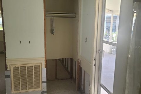 House in New Port Richey, Florida 2 bedrooms, 96.9 sq.m. № 1661801 - photo 8