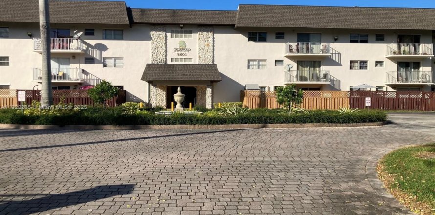 Condo à Miami, Floride, 3 chambres  № 1976131