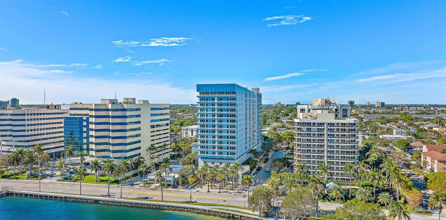 Condo in West Palm Beach, Florida, 3 bedrooms № 1060143
