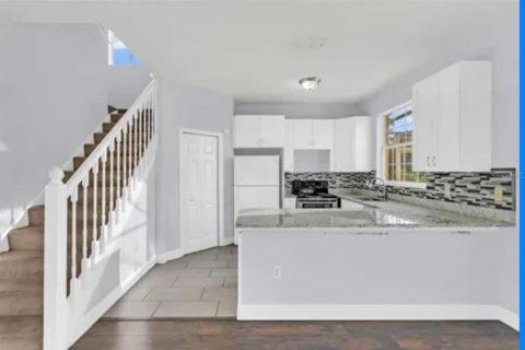Townhouse in Kissimmee, Florida 4 bedrooms, 150.13 sq.m. № 2396412 - photo 5