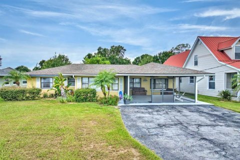 House in Sebring, Florida 3 bedrooms, 174.47 sq.m. № 2318578