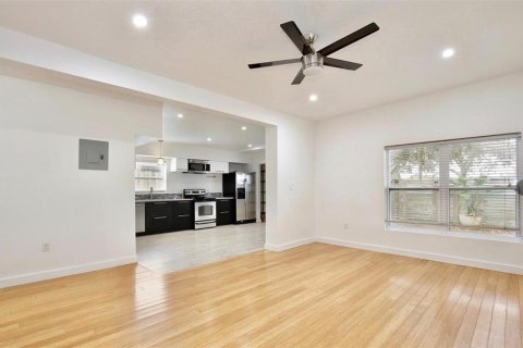 Apartamento en alquiler en Orlando, Florida, 3 dormitorios, 125.42 m2 № 1899395 - foto 6