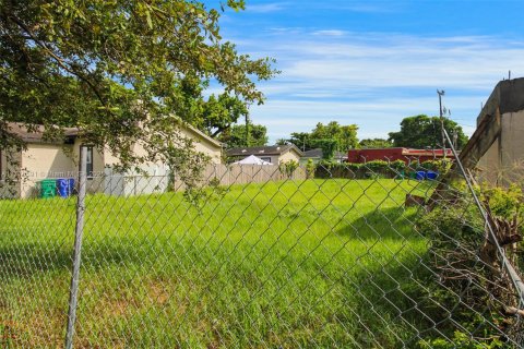 Terreno en venta en Miami, Florida № 1868460 - foto 4