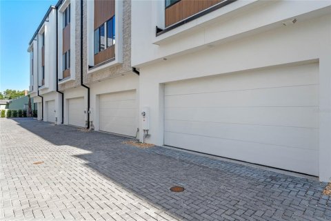 Townhouse in Orlando, Florida 3 bedrooms, 191.1 sq.m. № 1803421 - photo 27
