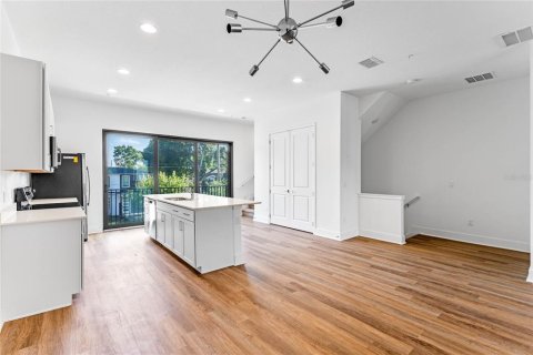 Townhouse in Orlando, Florida 3 bedrooms, 191.1 sq.m. № 1803421 - photo 12
