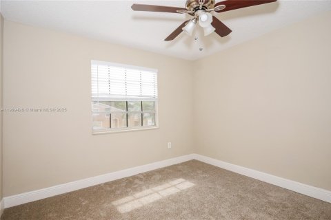 Villa ou maison à louer à Hialeah, Floride: 3 chambres, 132.39 m2 № 1965156 - photo 13