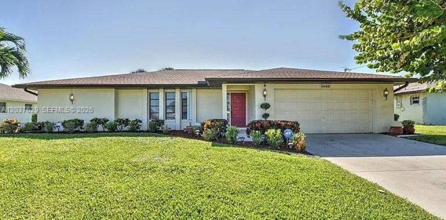 Villa ou maison à Cape Coral, Floride 3 chambres № 2154276