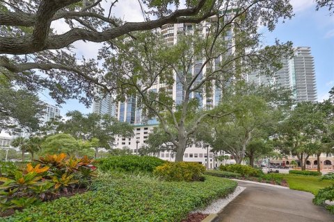 Condo in Saint Petersburg, Florida, 3 bedrooms  № 1788083 - photo 1