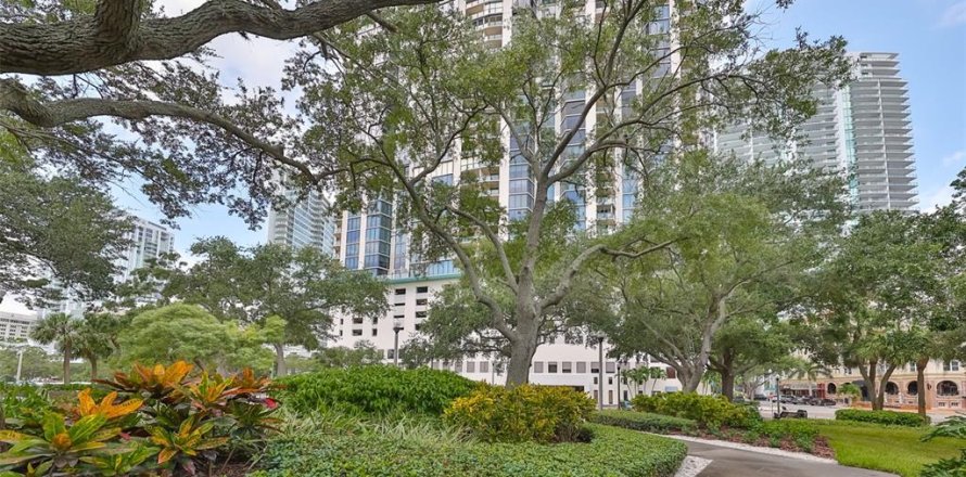 Condo in Saint Petersburg, Florida, 3 bedrooms  № 1788083