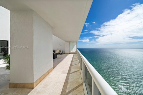 Снять в аренду кондоминиум в Халландейл-Бич, Флорида 3 спальни, 238.39м2, № 2145680 - фото 16