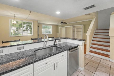 Touwnhouse à vendre à Palm Harbor, Floride: 3 chambres, 178.37 m2 № 2380394 - photo 10