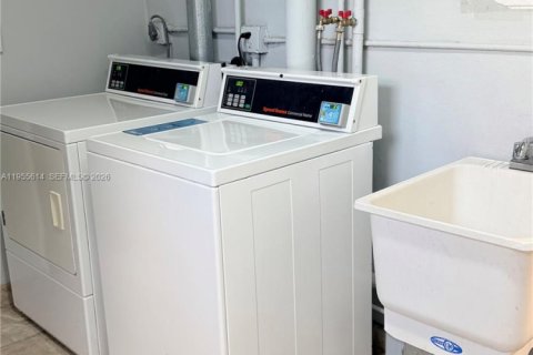 Снять в аренду кондоминиум в Халландейл-Бич, Флорида 2 спальни, 95.41м2, № 2009953 - фото 21