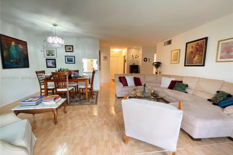 Снять в аренду кондоминиум в Халландейл-Бич, Флорида 2 спальни, 95.41м2, № 2009953 - фото 4