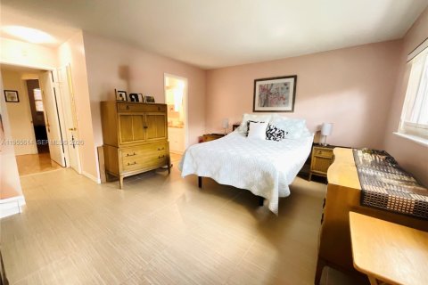 Снять в аренду кондоминиум в Халландейл-Бич, Флорида 2 спальни, 95.41м2, № 2009953 - фото 9