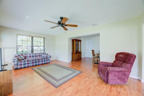 Casa en venta en Hollywood, Florida, 3 dormitorios, 151.15 m2 № 2047818 - foto 16