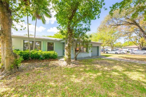 Casa en venta en Hollywood, Florida, 3 dormitorios, 151.15 m2 № 2047818 - foto 2