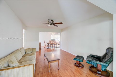 Casa en venta en Hollywood, Florida, 3 dormitorios, 151.15 m2 № 2047818 - foto 6