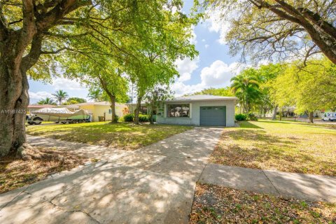 Casa en venta en Hollywood, Florida, 3 dormitorios, 151.15 m2 № 2047818 - foto 3