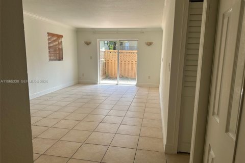 Condo in Miami, Florida, 2 bedrooms  № 2027005 - photo 6