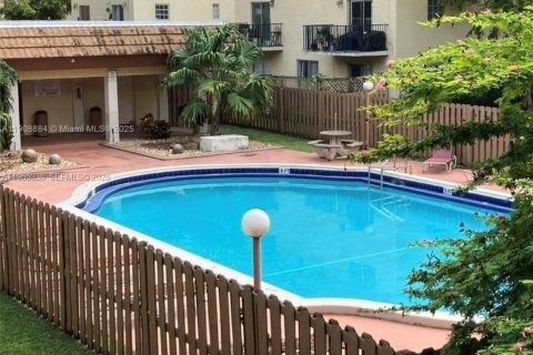 Condo in Miami, Florida, 2 bedrooms  № 2027005 - photo 14