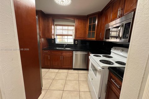 Condo in Miami, Florida, 2 bedrooms  № 2027005 - photo 8